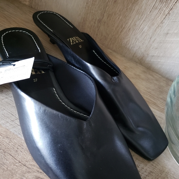 Zara Shoes - Black slip-ons